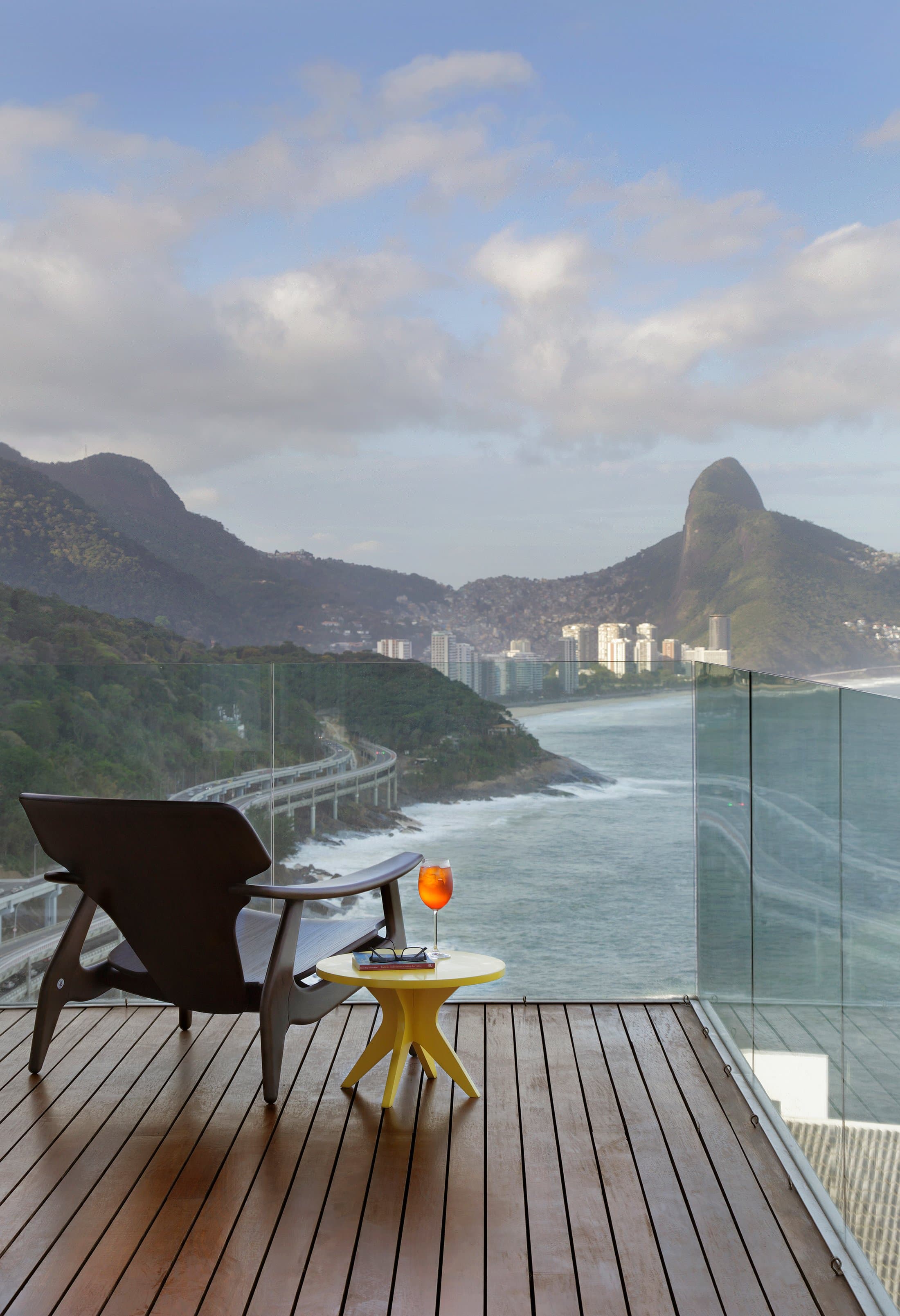 Beachside flat in Arpoador